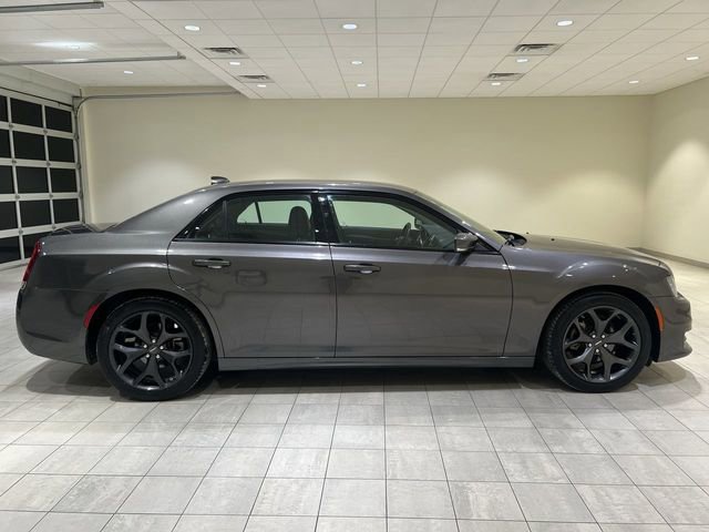 Used 2022 Chrysler 300 Touring L image 2