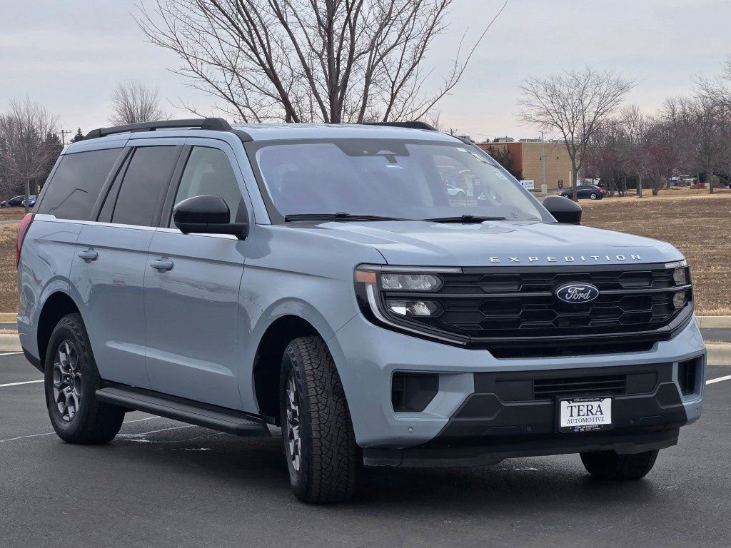 Certified 2025 Ford Expedition Active AWD/4WD image 4