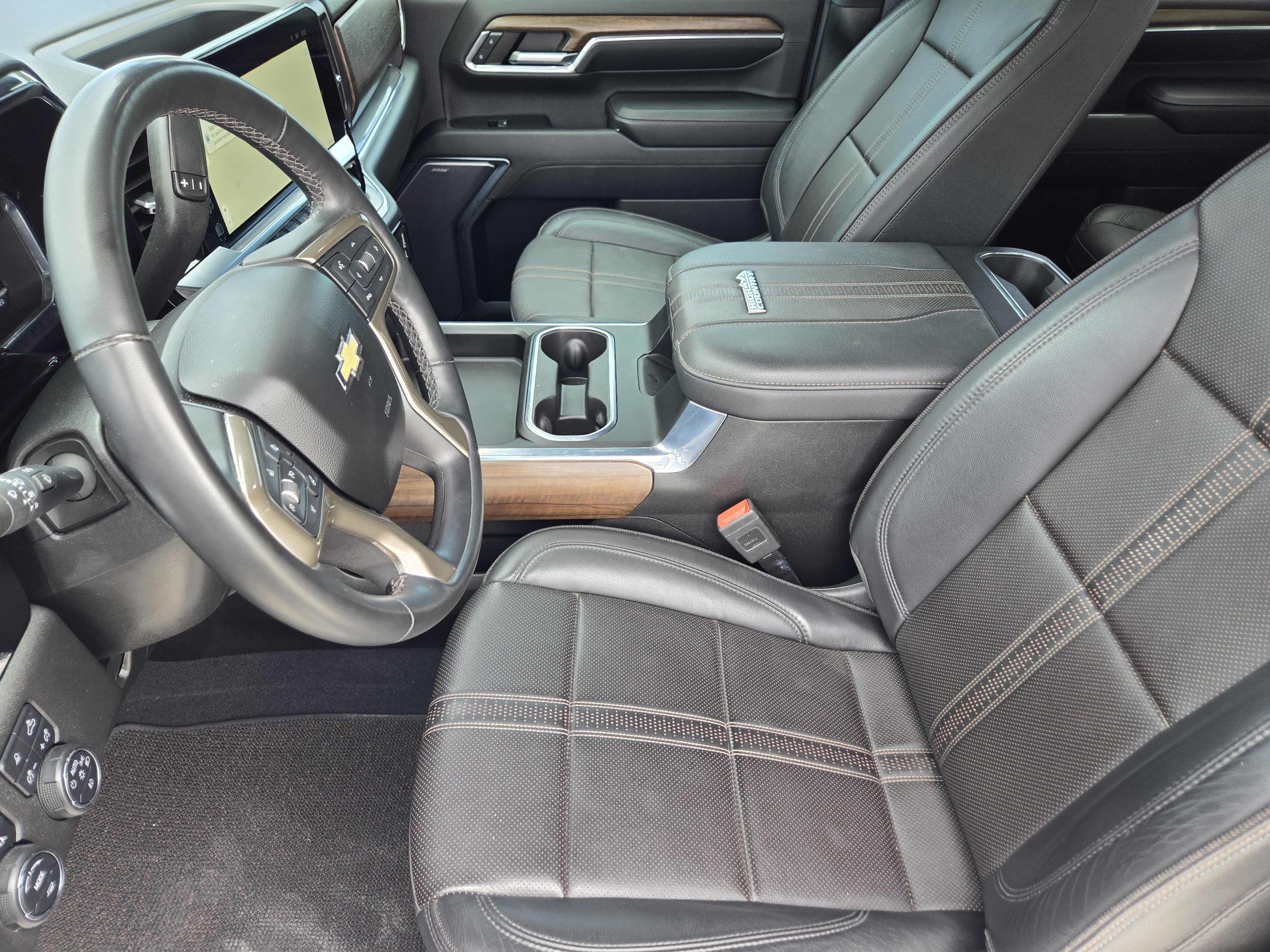 Used 2024 Chevrolet Silverado 2500 High Country w/ High Country Premium Package AWD/4WD image 15