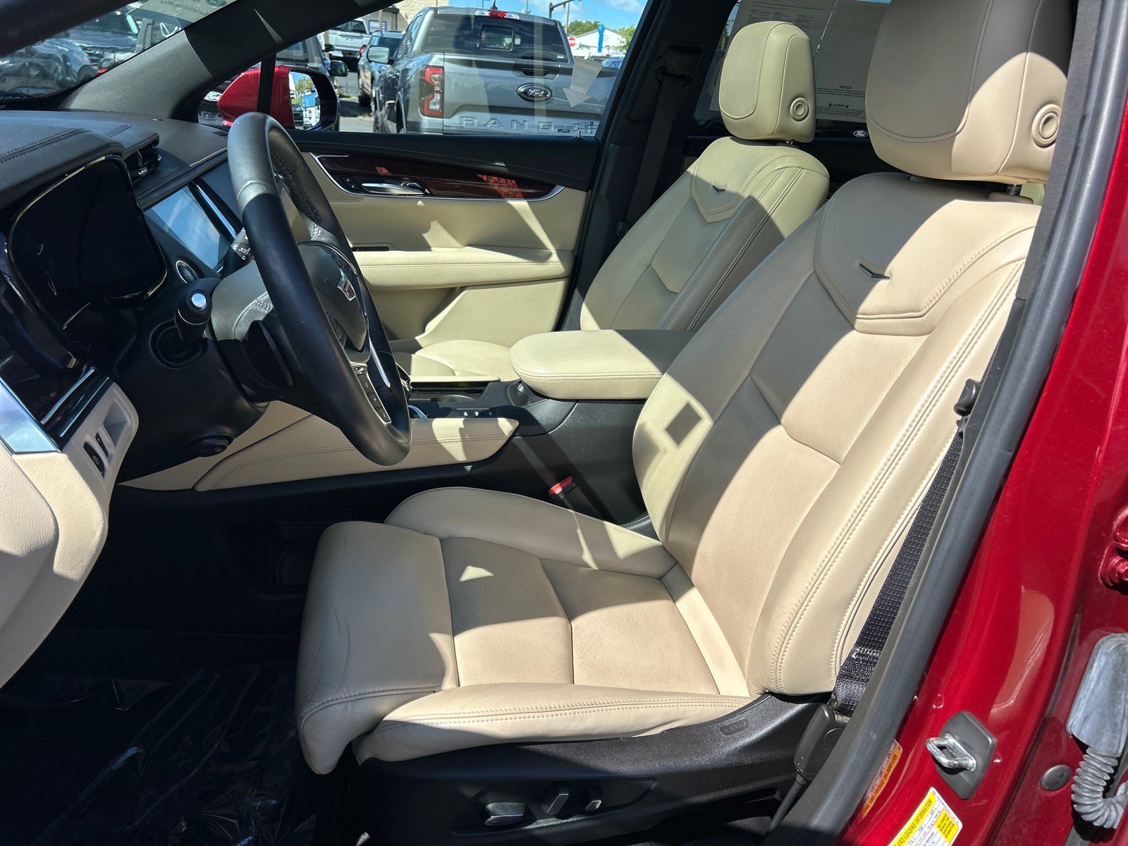 Used 2017 Cadillac XT5 Luxury w/ Driver Awareness Package AWD/4WD image 8