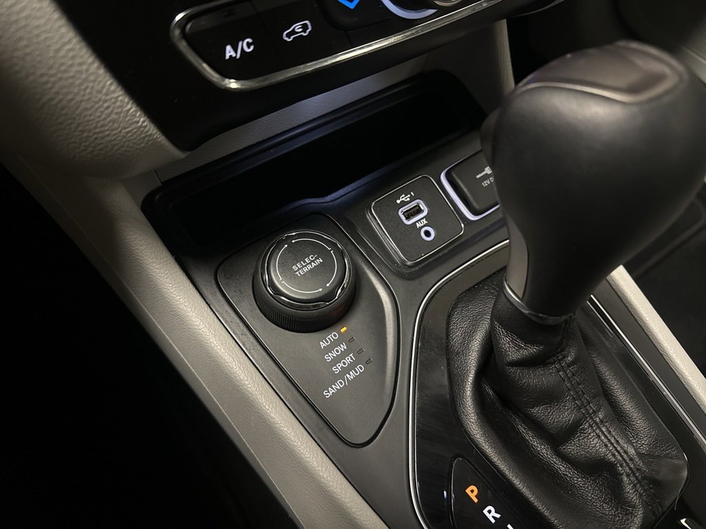 Used 2020 Jeep Cherokee Limited image 26