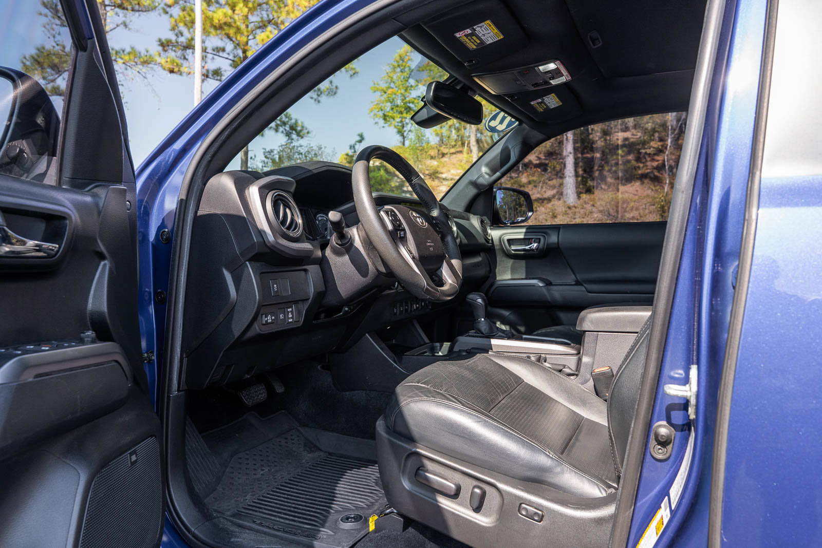 Used 2022 Toyota Tacoma TRD Sport w/ TRD Premium Sport Package AWD/4WD image 17