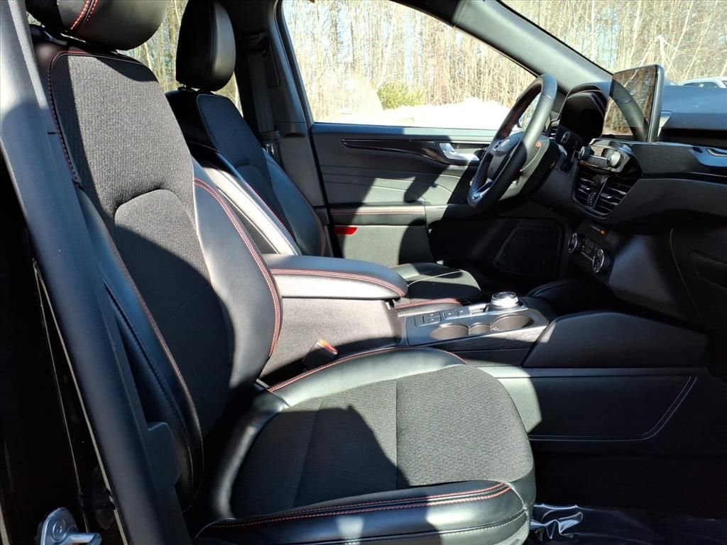 Certified 2025 Ford Escape ST-Line image 5