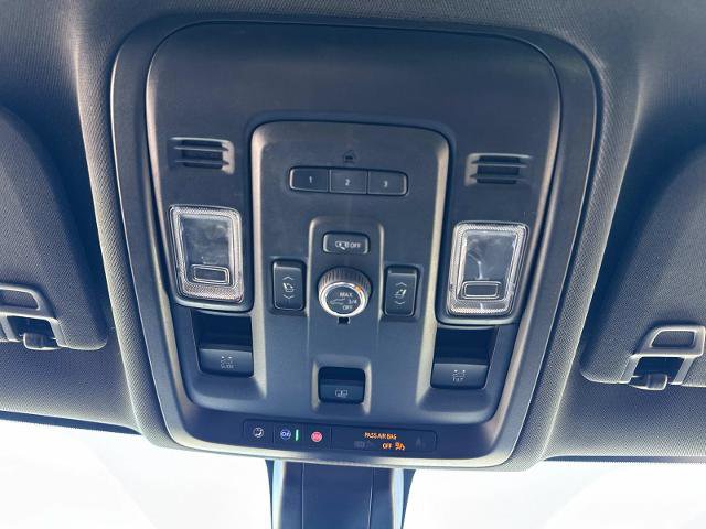 Used 2022 GMC Yukon SLT w/ SLT Premium Package image 24