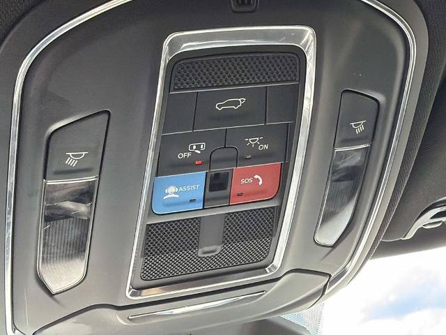 Used 2024 Jeep Wagoneer Series II w/ Flexible Seating Group AWD/4WD image 17