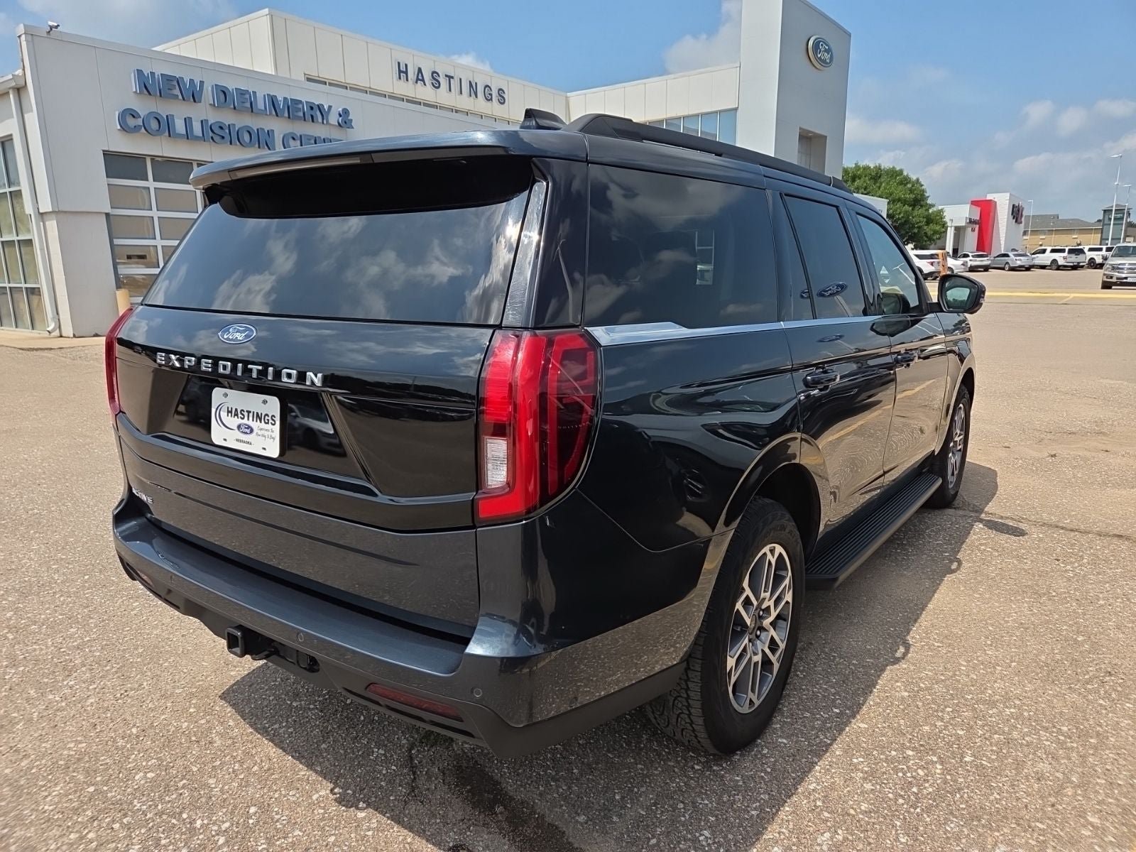 Certified 2025 Ford Expedition Active AWD/4WD image 12