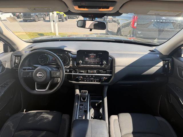 Used 2025 Nissan Pathfinder SV FWD image 15
