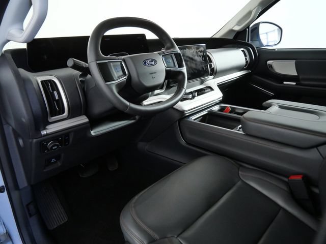 Certified 2025 Ford Expedition Active AWD/4WD image 16