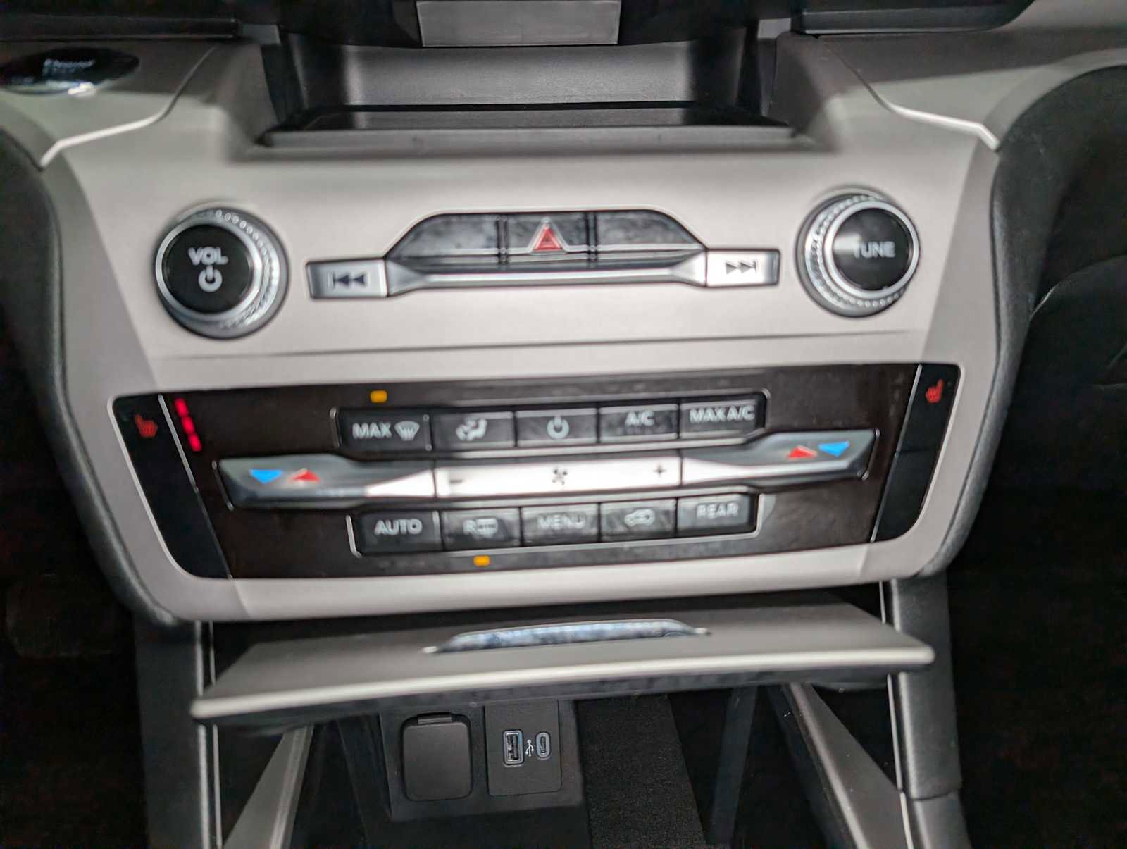 Certified 2023 Ford Explorer XLT image 32