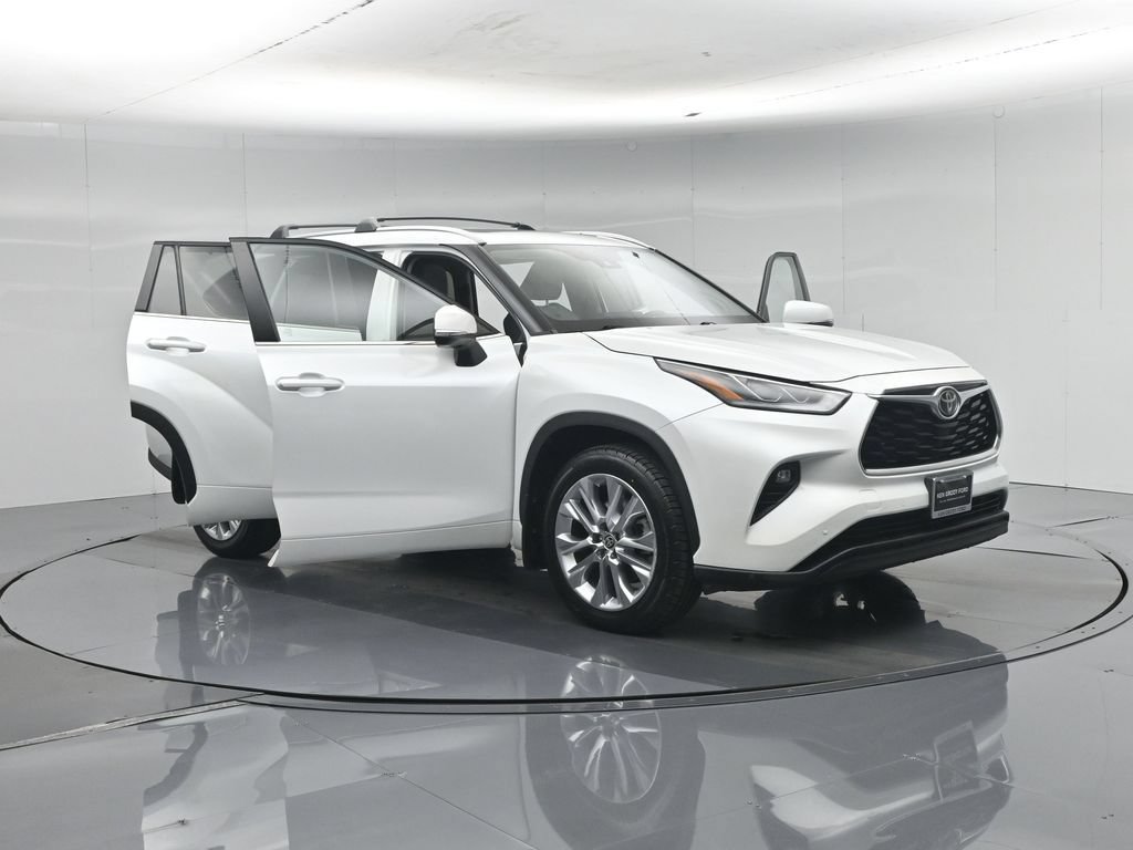 Used 2022 Toyota Highlander Limited FWD image 39