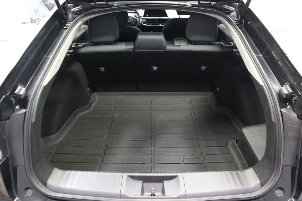 Used 2024 Toyota Prius LE image 16
