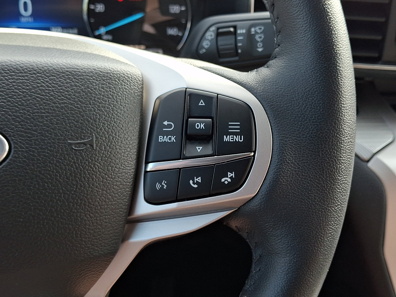 Certified 2023 Ford Explorer XLT w/ Equipment Group 202A AWD/4WD image 25