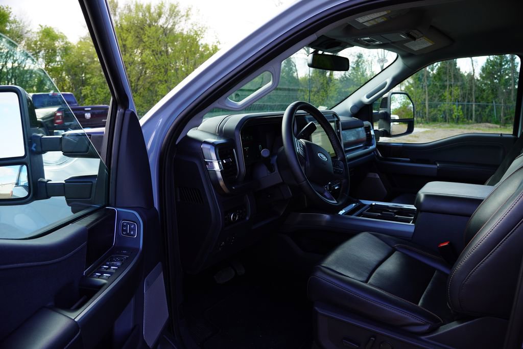 Certified 2025 Ford F350 Lariat w/ Black Appearance Package AWD/4WD image 15
