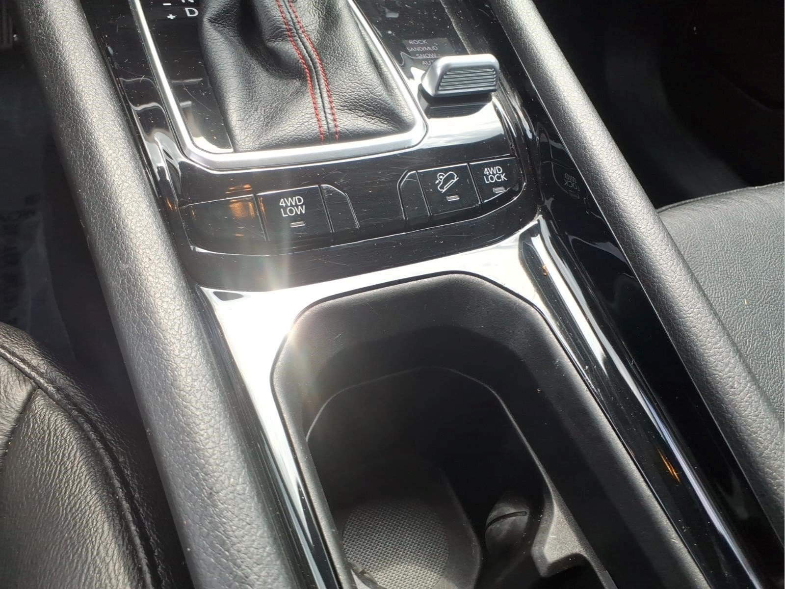 Used 2025 Jeep Compass Trailhawk AWD/4WD image 18