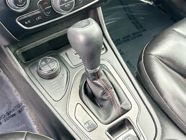 Used 2021 Jeep Cherokee Trailhawk image 14