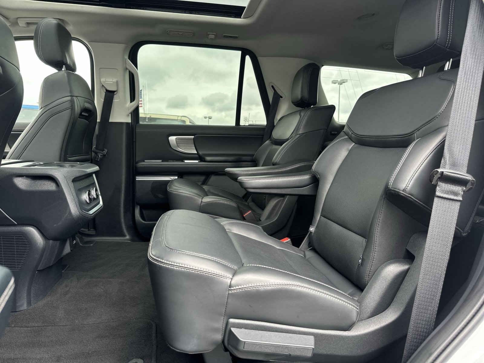 Certified 2025 Ford Expedition Platinum AWD/4WD image 26