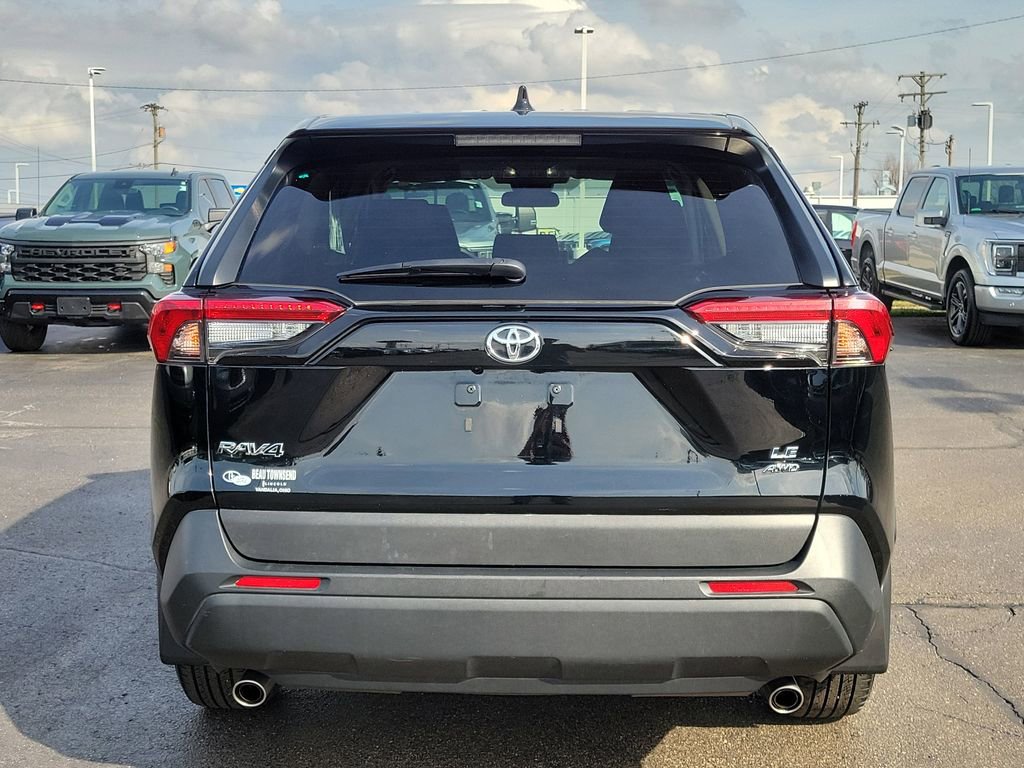 Used 2022 Toyota RAV4 LE image 5
