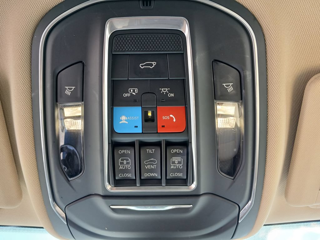 Used 2022 Jeep Grand Cherokee Limited AWD/4WD image 19