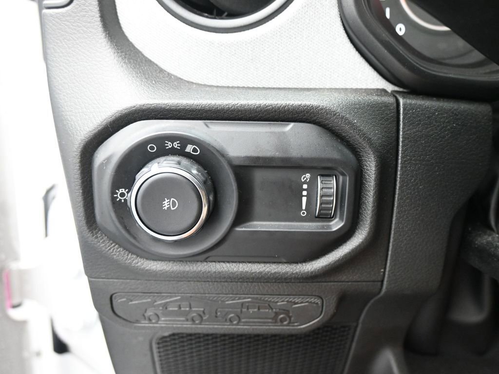 Used 2025 Jeep Wrangler Sport image 39