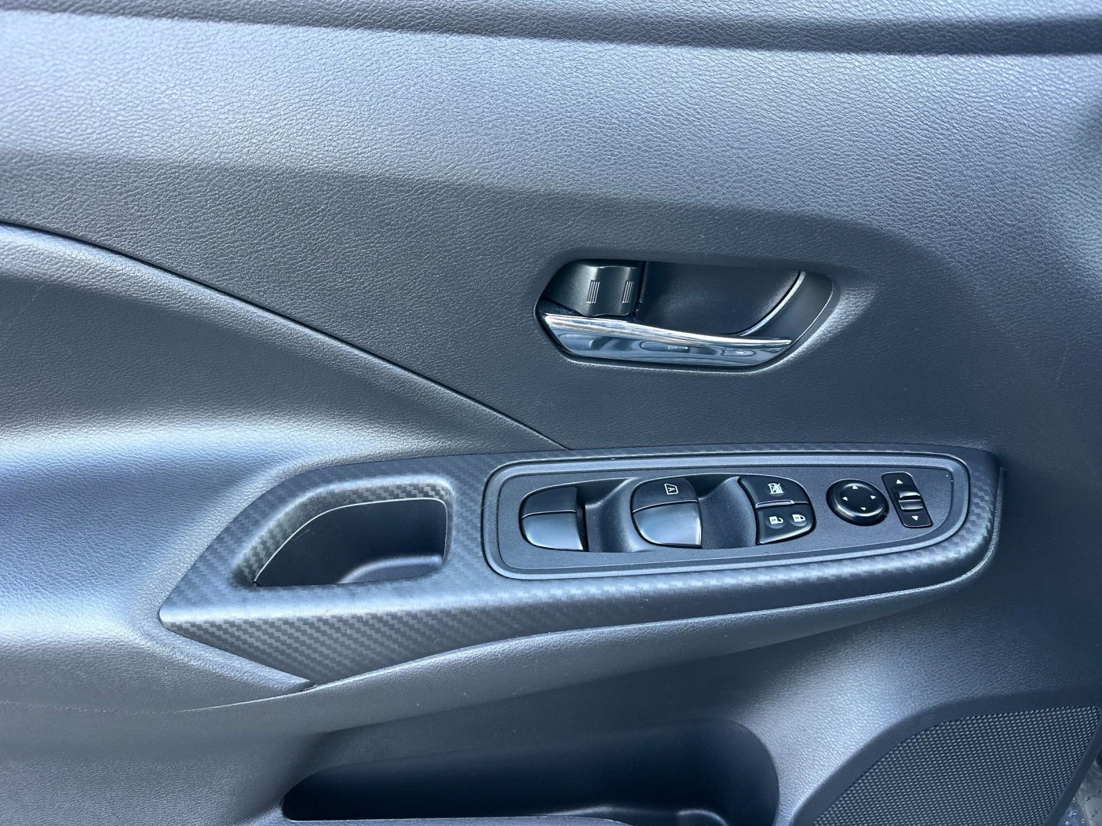 Used 2023 Nissan Versa SV image 10