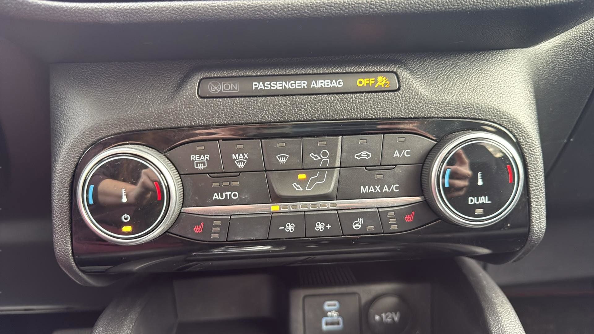 Certified 2022 Ford Escape SEL w/ SEL Stealth AWD Package image 28