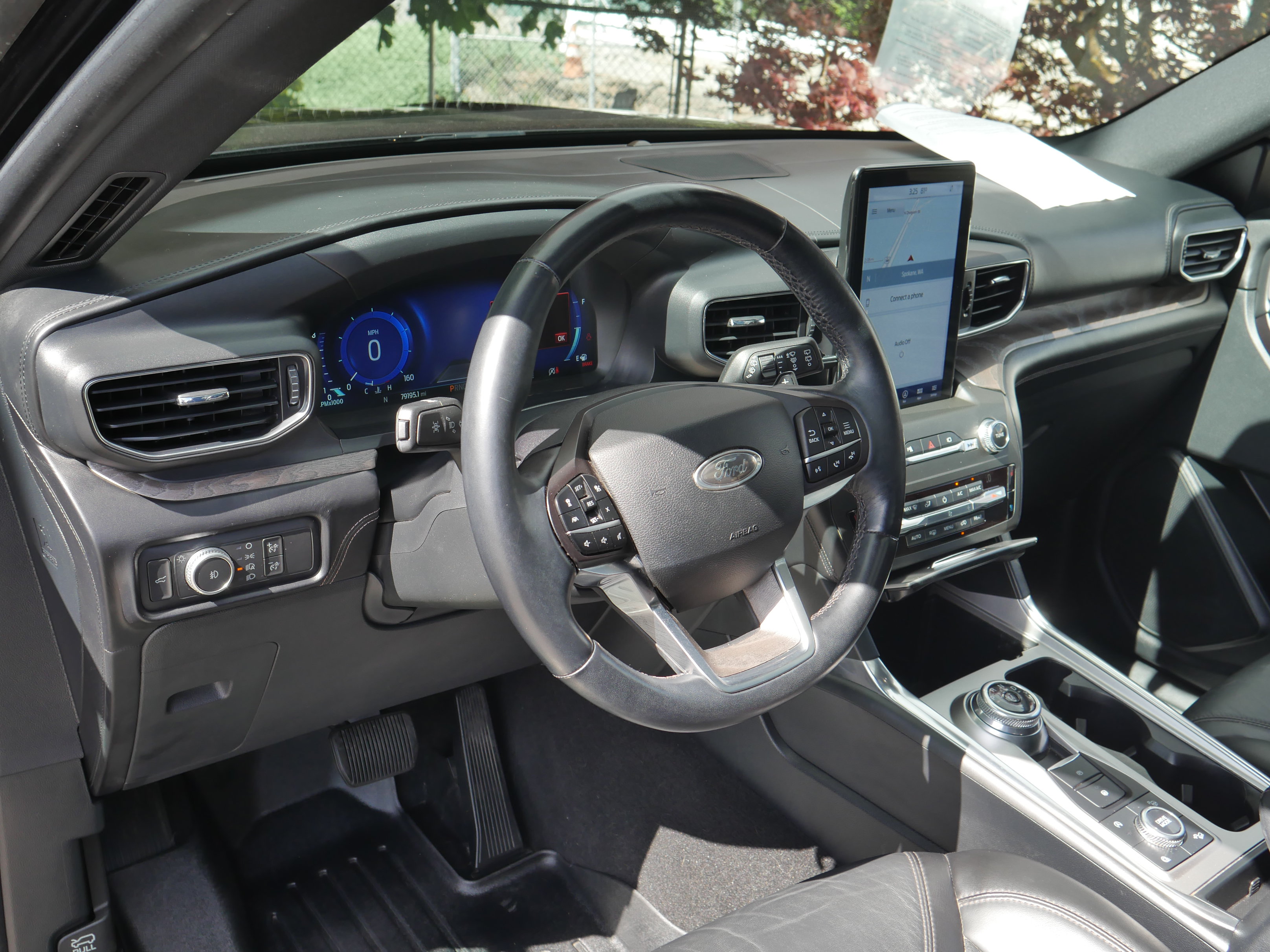Certified 2020 Ford Explorer Platinum w/ Premium Technology Package AWD/4WD image 4