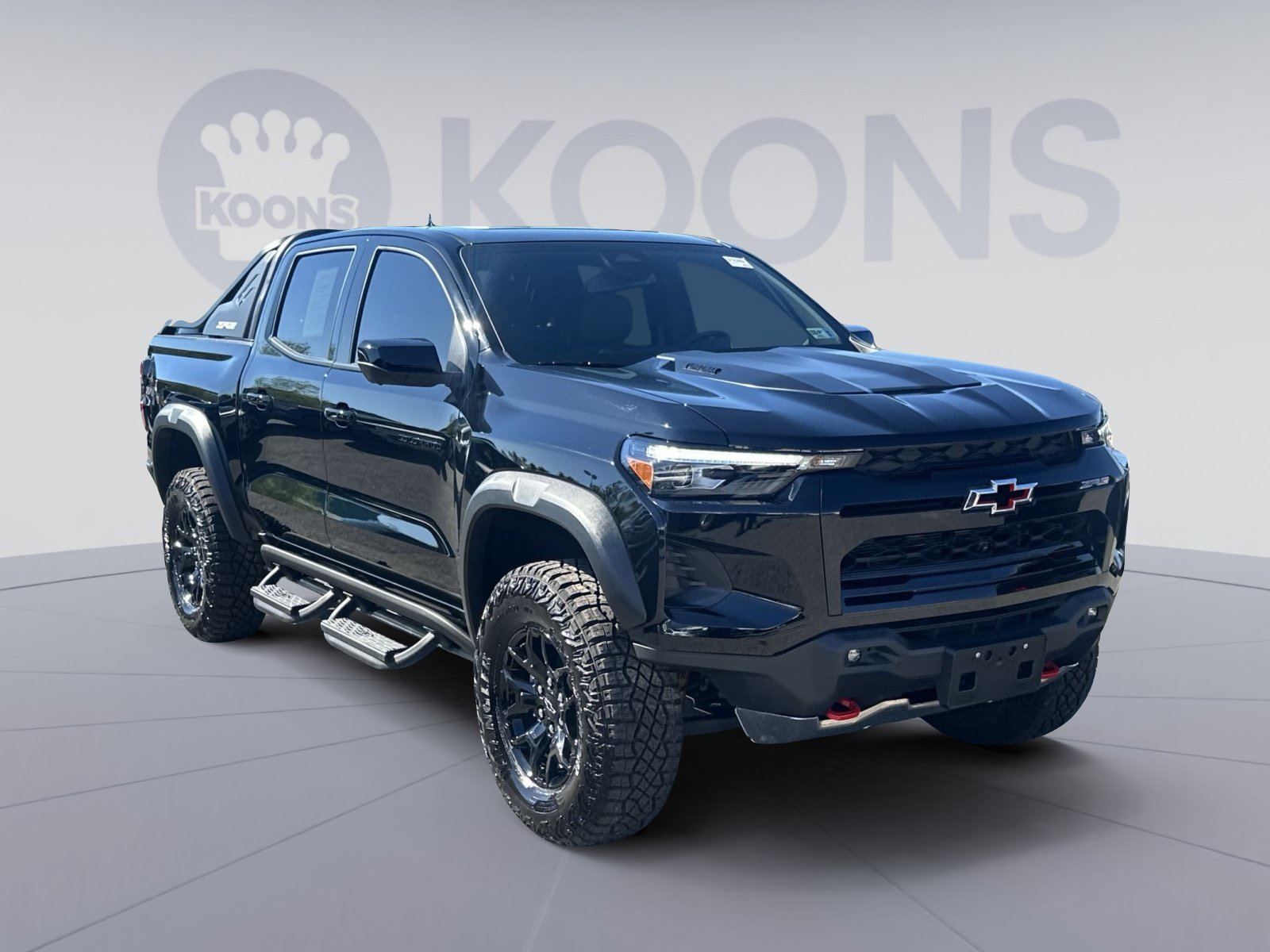 Used 2025 Chevrolet Colorado ZR2 w/ Midnight Edition AWD/4WD image 2