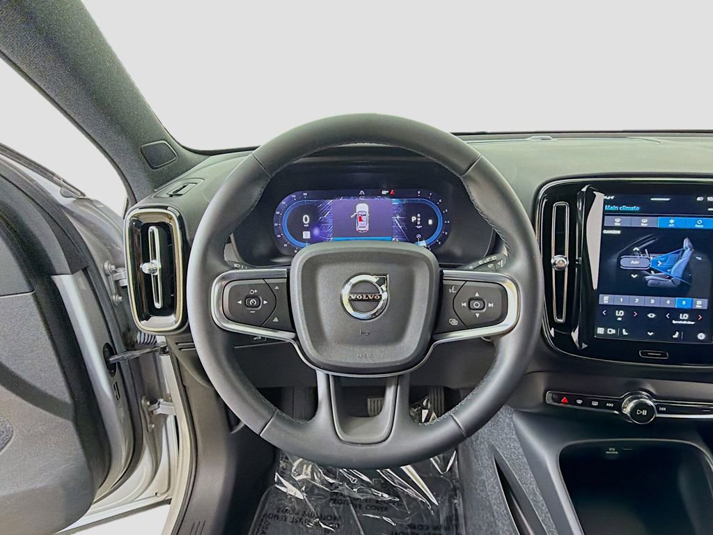 Used 2025 Volvo XC40 B5 Core AWD/4WD image 31