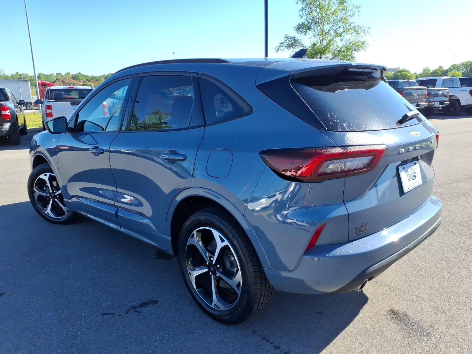 Certified 2023 Ford Escape ST-Line Select AWD/4WD image 5