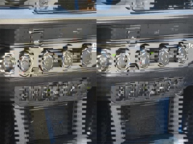 Used 2019 Toyota Tacoma TRD Off-Road w/ Technology Package image 16