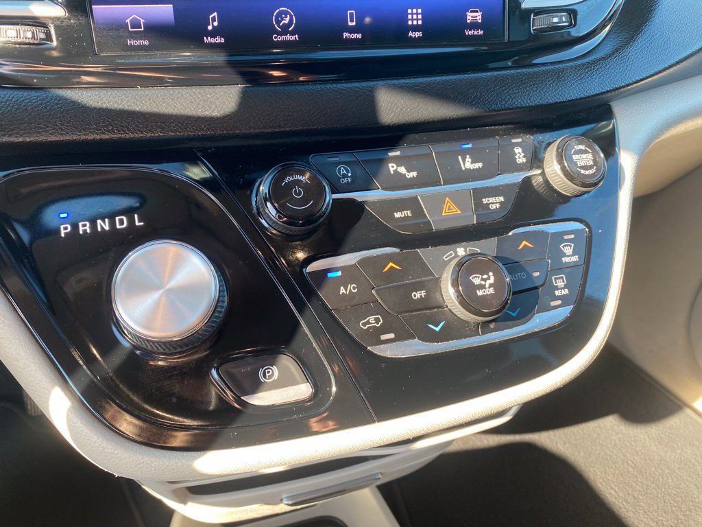 Used 2022 Chrysler Pacifica Touring-L FWD image 24