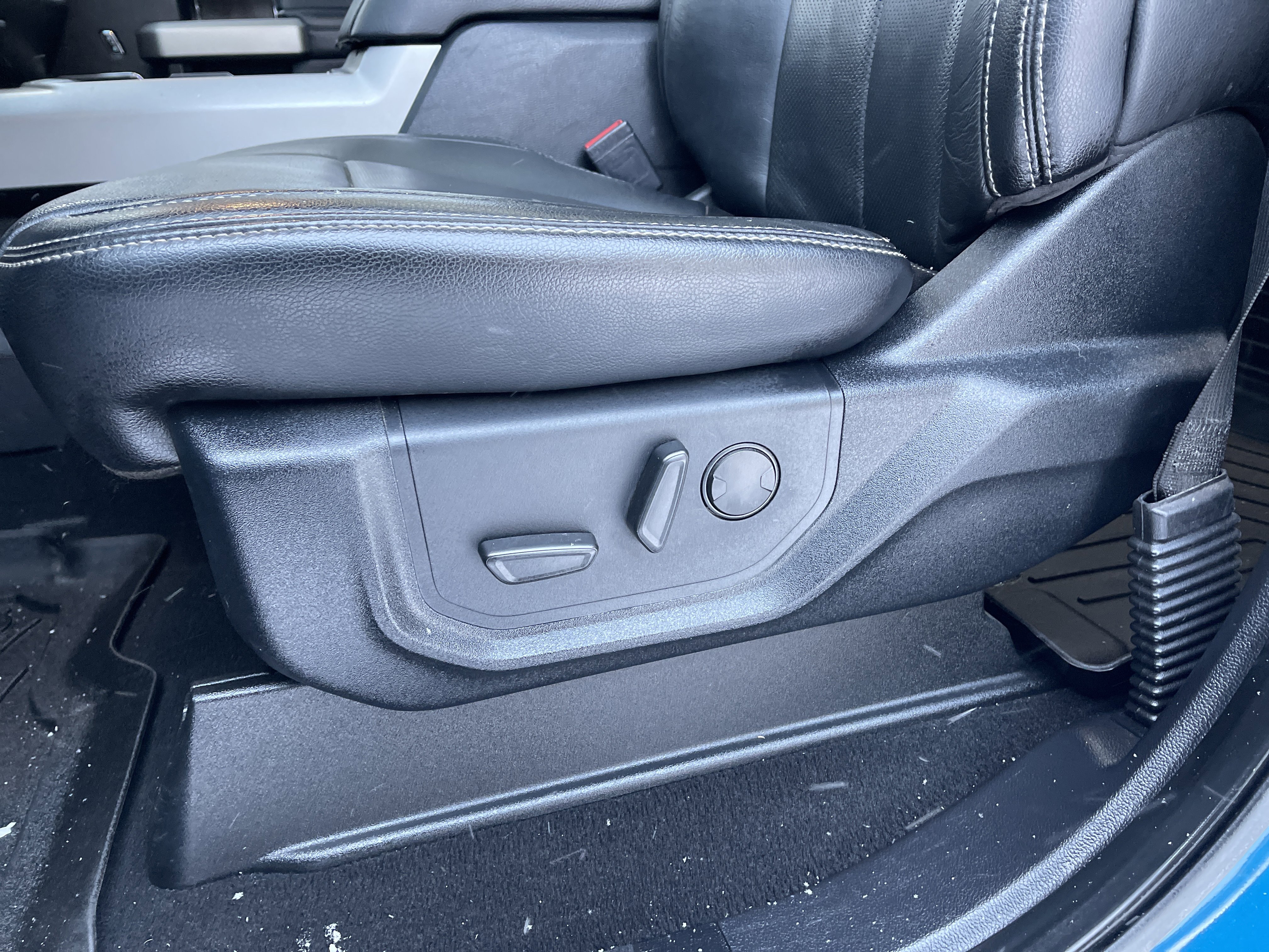 Certified 2020 Ford F350 Lariat w/ Tremor Off-Road Package image 14