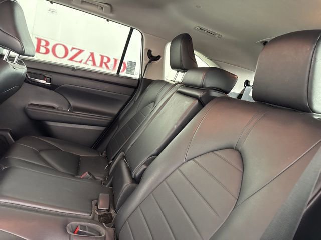 Used 2022 Toyota Highlander XLE image 13