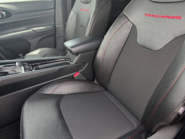 Used 2025 Jeep Compass Trailhawk AWD/4WD image 12