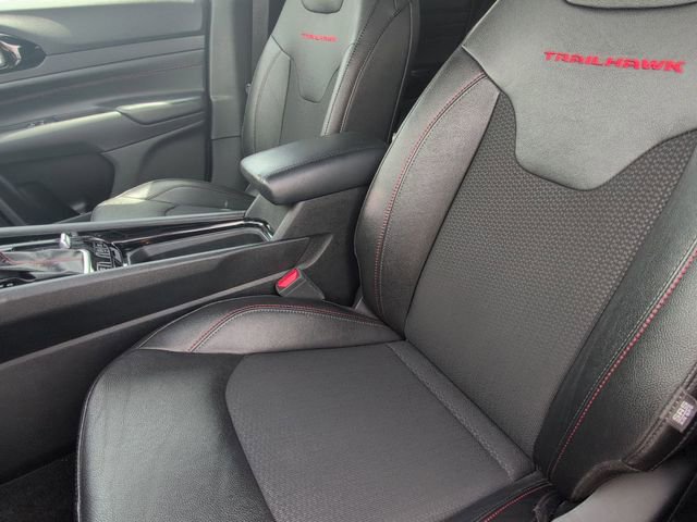 Used 2025 Jeep Compass Trailhawk AWD/4WD image 12