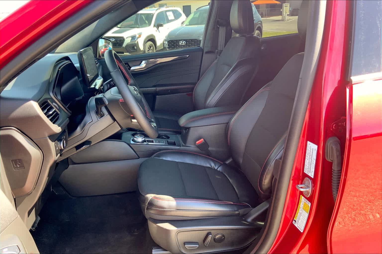 Certified 2023 Ford Escape ST-Line w/ Tech Pack #1 FWD image 8