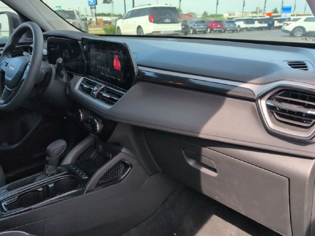 Used 2025 Chevrolet TrailBlazer LT w/ Driver Confidence Package FWD image 19