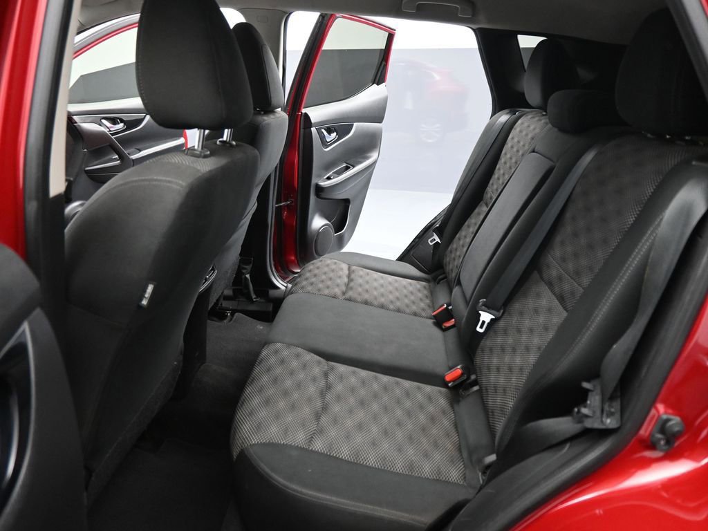 Used 2018 Nissan Rogue Sport SV image 45