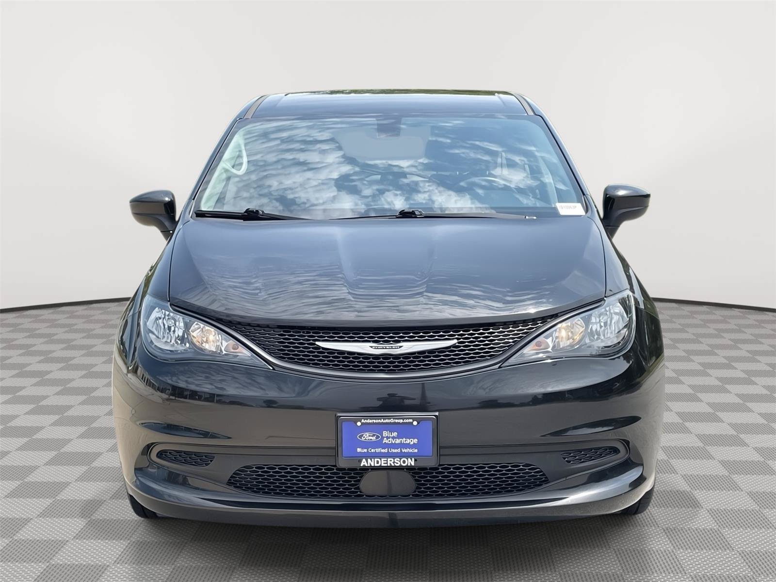 Used 2022 Chrysler Voyager LX FWD image 4