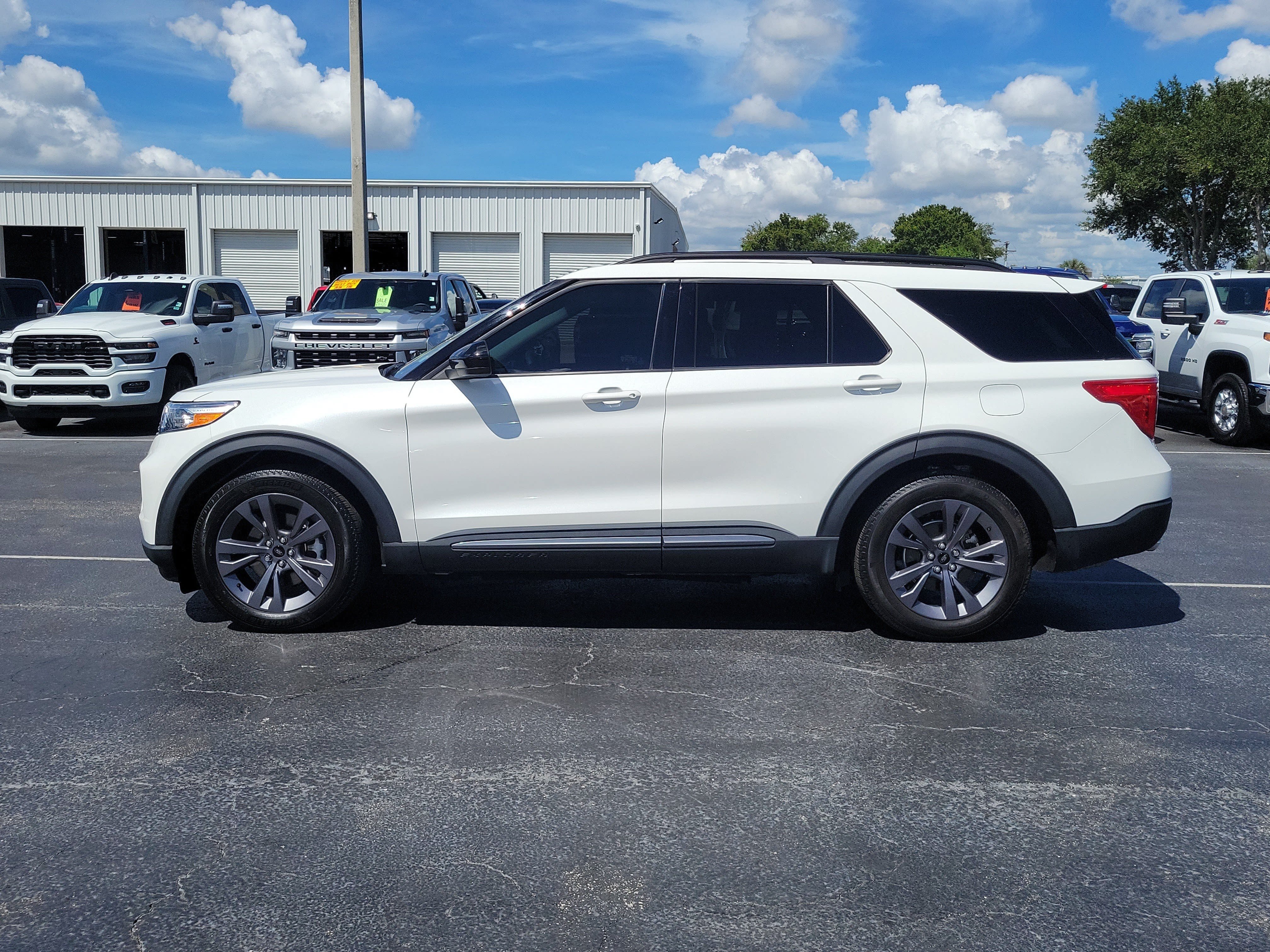 Certified 2024 Ford Explorer XLT w/ Equipment Group 202A RWD image 6