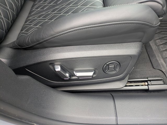 Used 2021 Audi S6 Prestige w/ Prestige Package image 38