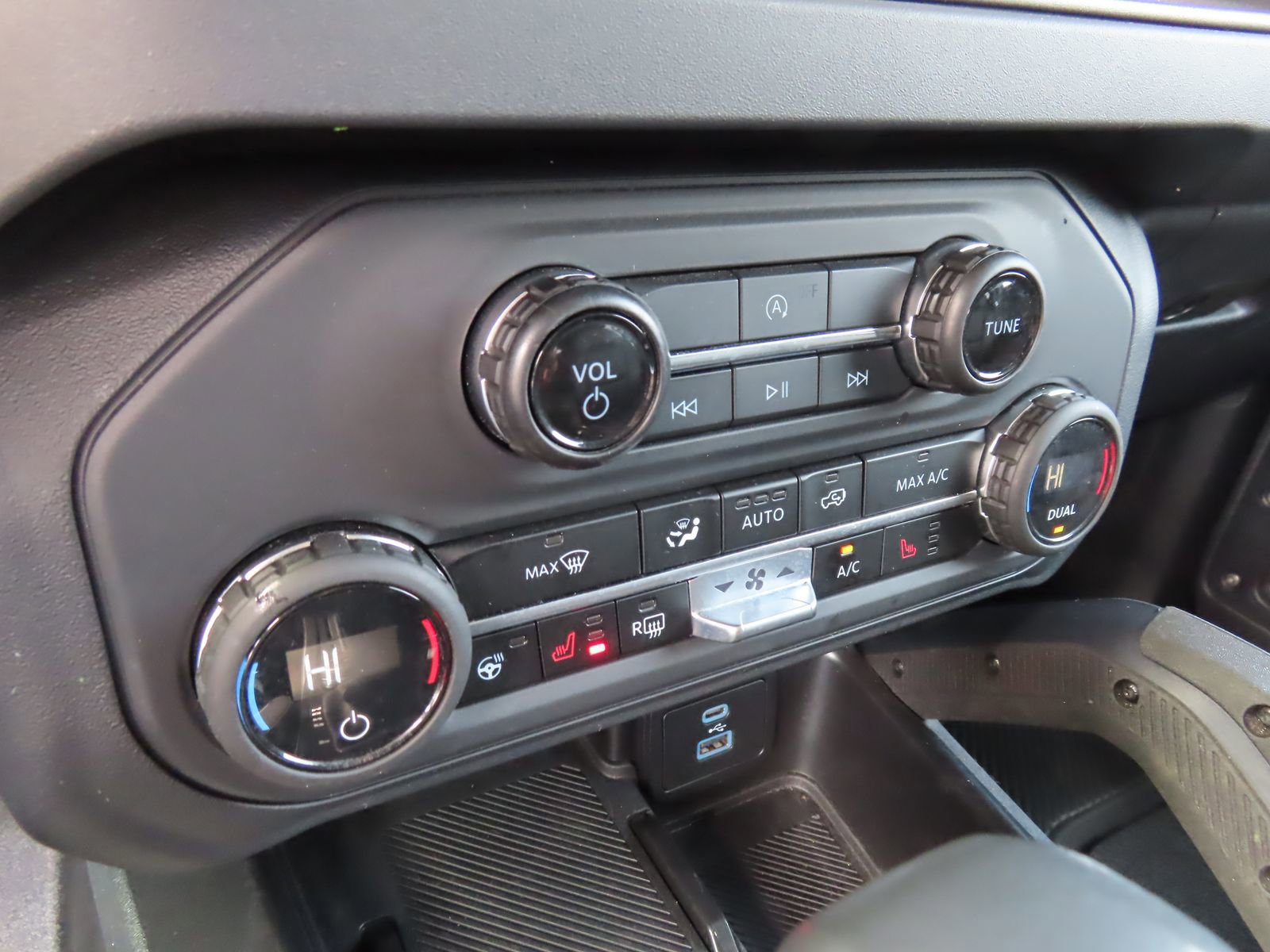 Certified 2025 Ford Bronco Badlands image 28