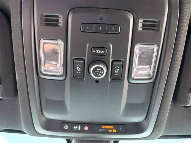 Used 2022 Chevrolet Suburban Z71 w/ Luxury Package AWD/4WD image 23