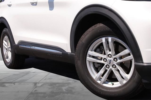 Certified 2021 Ford Explorer XLT w/ Equipment Group 202A AWD/4WD image 3