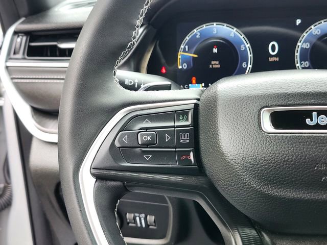 Used 2023 Jeep Grand Cherokee L Altitude AWD/4WD image 31