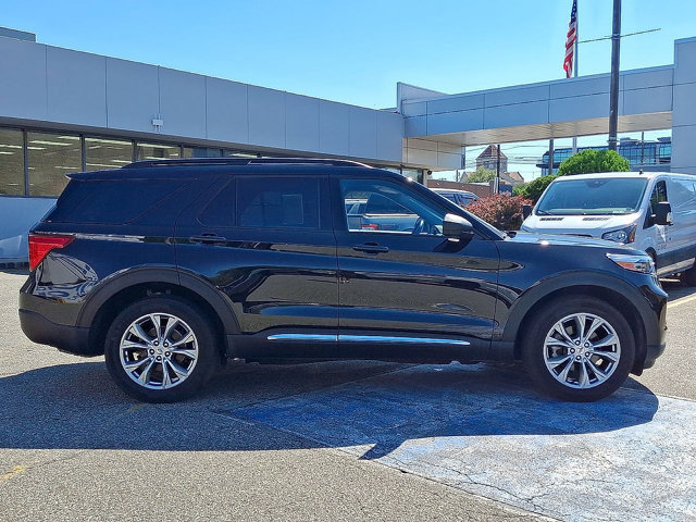 Certified 2023 Ford Explorer XLT w/ Equipment Group 202A AWD/4WD image 9