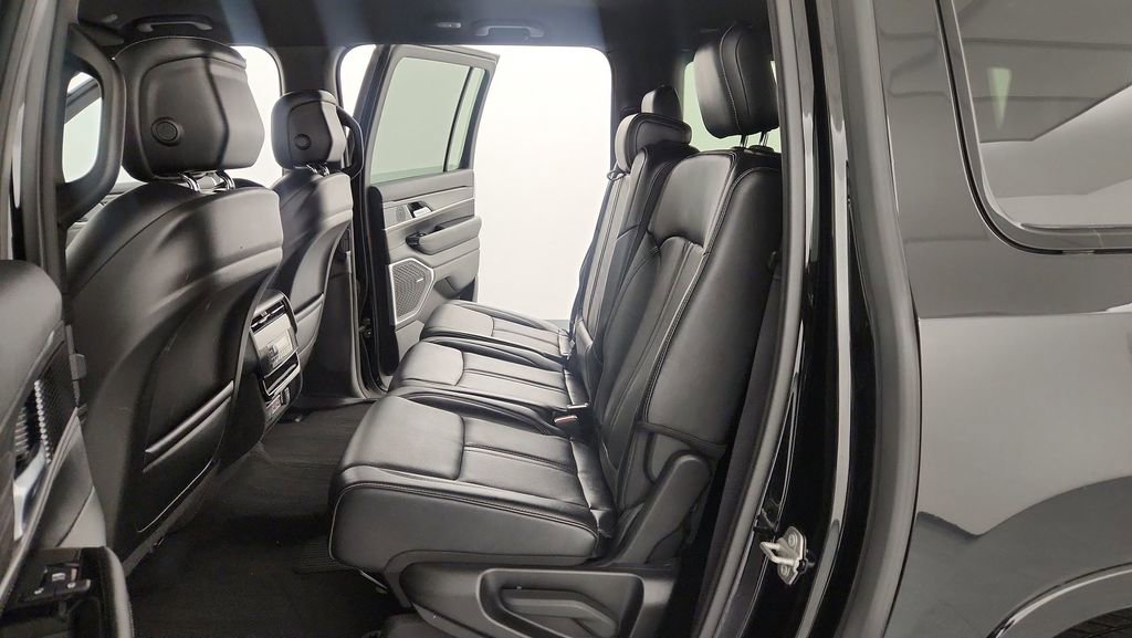 Used 2024 Jeep Wagoneer L Series II w/ Flexible Seating Group image 32