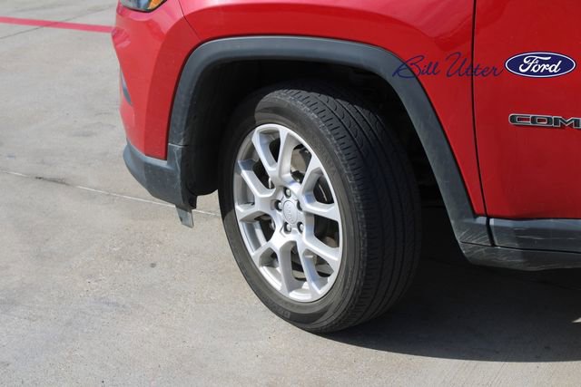 Used 2023 Jeep Compass Latitude image 9