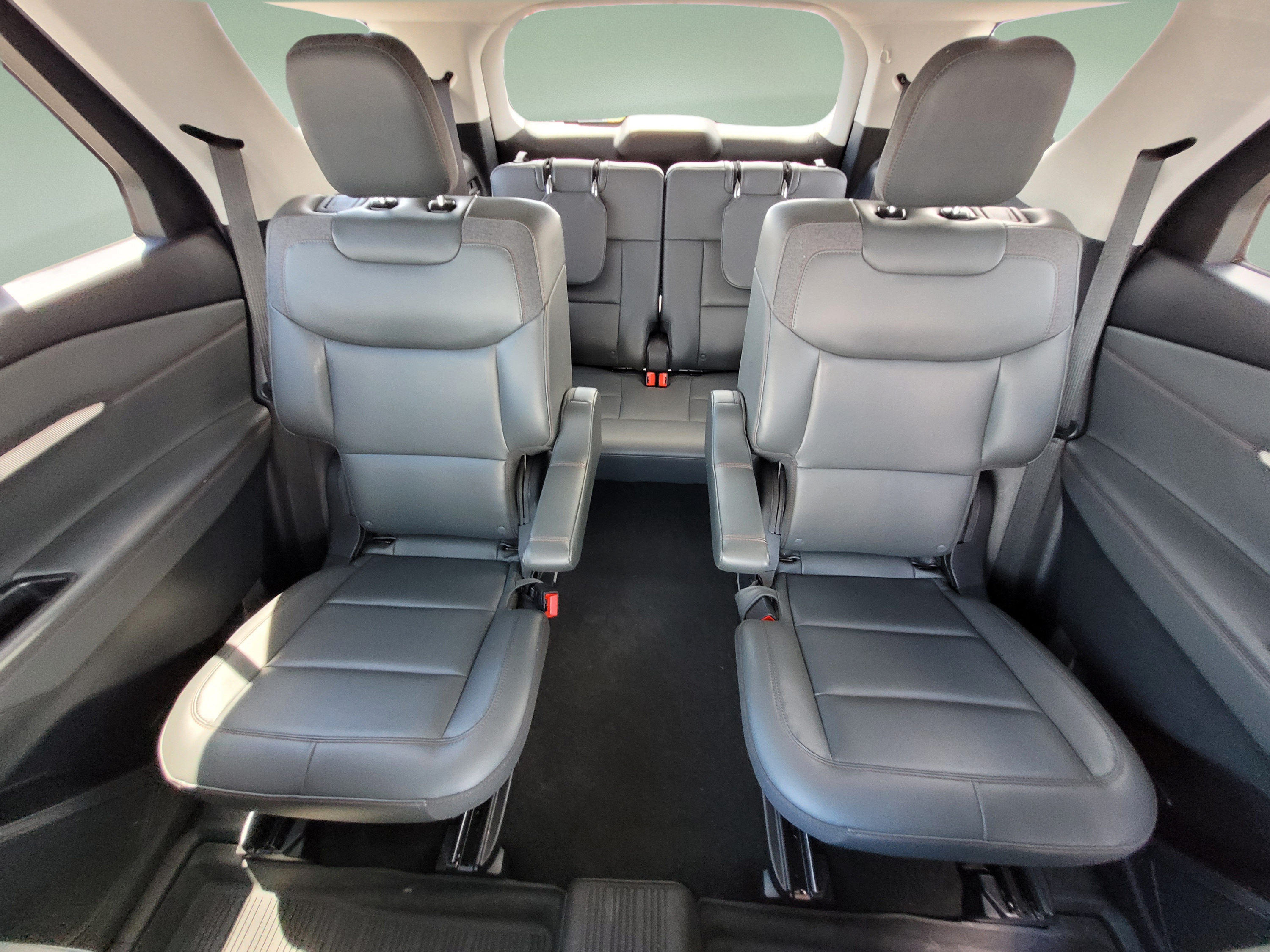 Certified 2025 Ford Explorer Active w/ Active Comfort Package AWD/4WD image 19