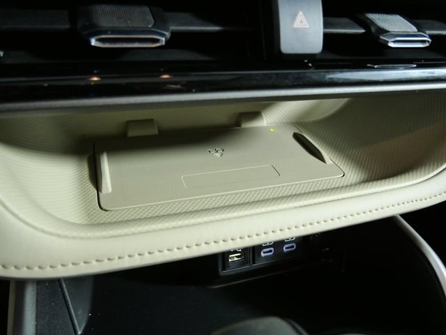 Used 2023 Toyota Highlander XLE AWD/4WD image 26